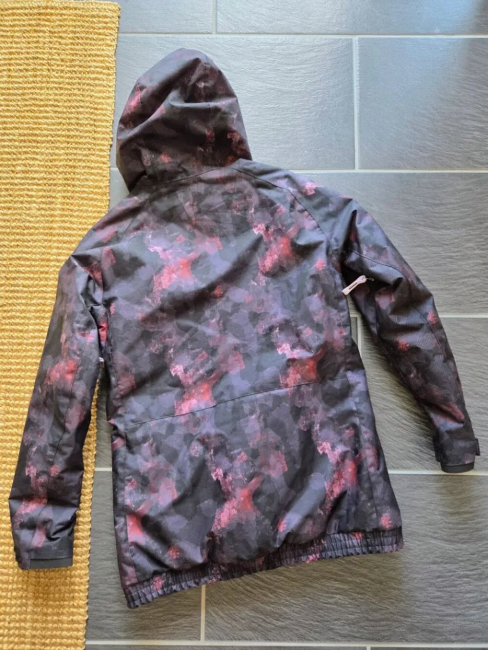 Decathlon DREAMSCAPE Black Pink Purple Multi Camo Print Snowboard Ski Jacket - M
